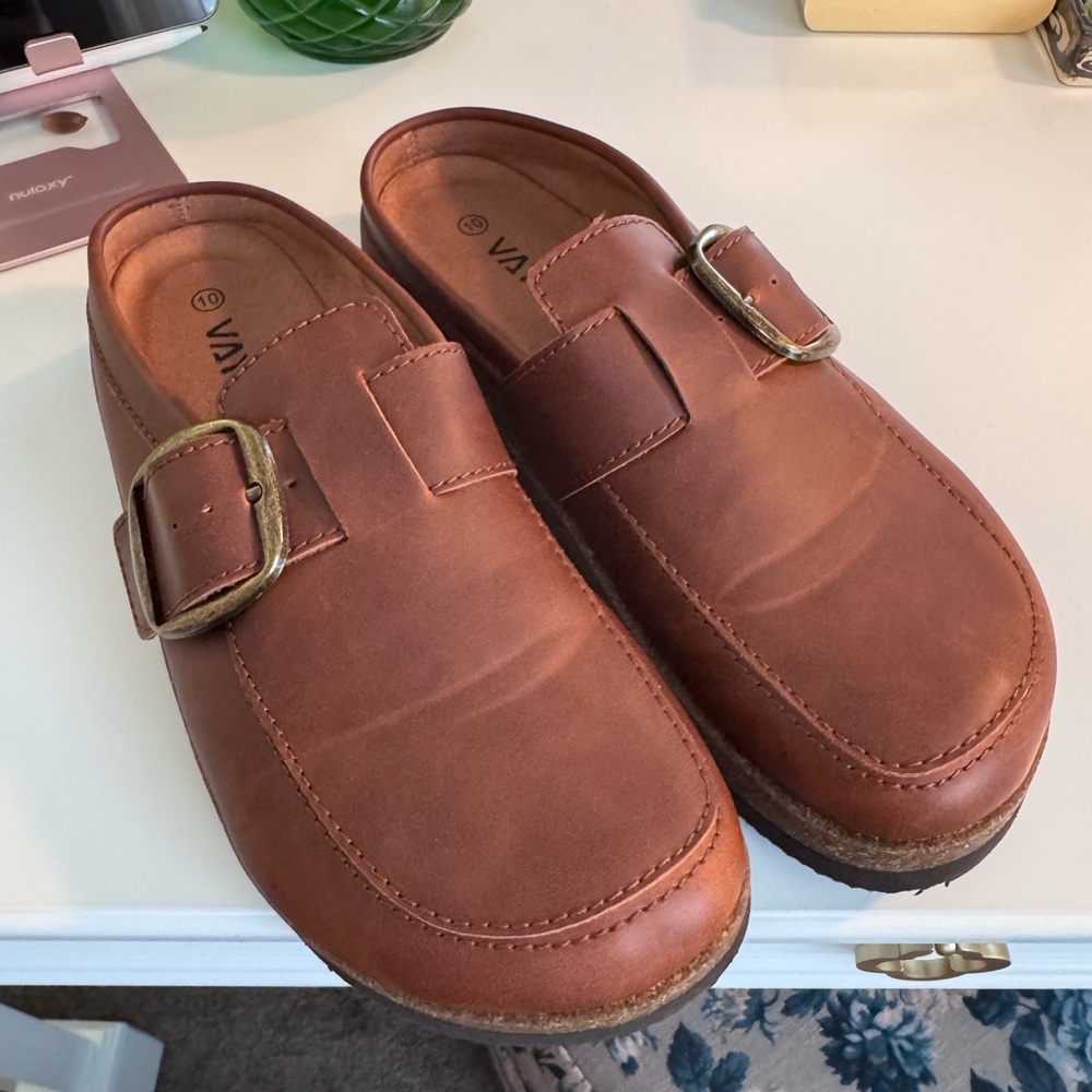 Women’s backless loafers sz 10